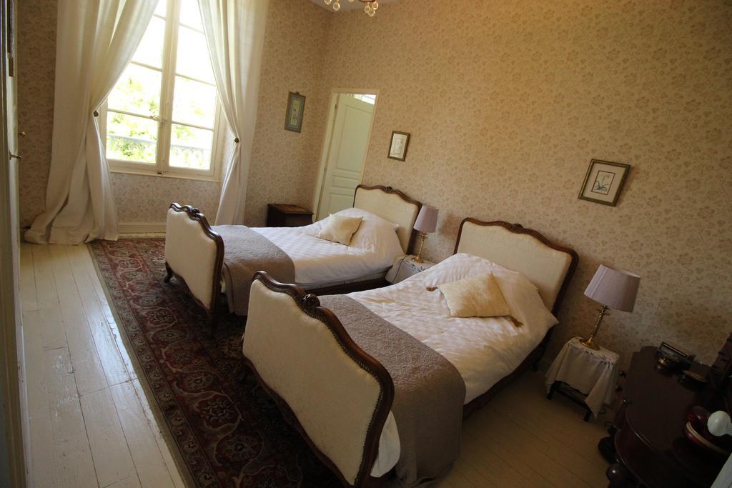 Bed and Breakfast Manoir Angle Blanzay-sur-Boutonne Camera foto